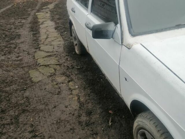 Белый ВАЗ 2109, объемом двигателя 0 л и пробегом 90 тыс. км за 300 $, фото 3 на Automoto.ua