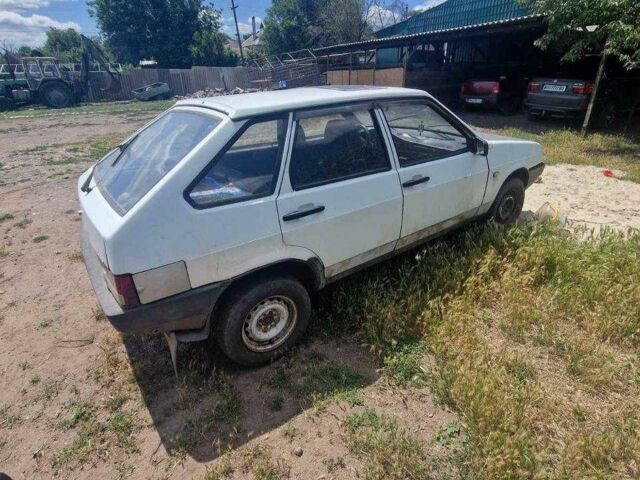 Белый ВАЗ 2109, объемом двигателя 1.3 л и пробегом 200 тыс. км за 721 $, фото 3 на Automoto.ua