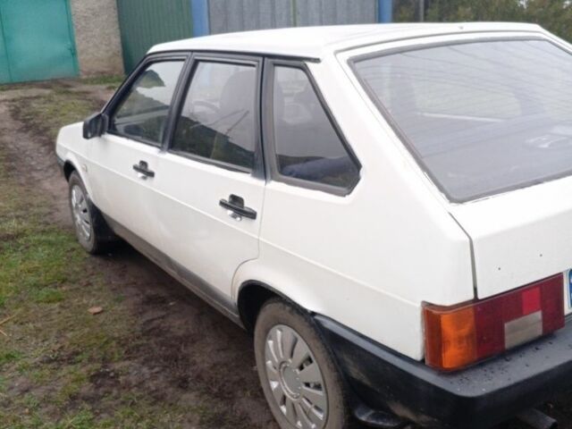 Белый ВАЗ 2109, объемом двигателя 1.3 л и пробегом 230 тыс. км за 1500 $, фото 2 на Automoto.ua