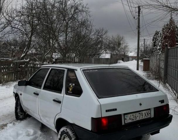 Белый ВАЗ 2109, объемом двигателя 1 л и пробегом 57 тыс. км за 1000 $, фото 3 на Automoto.ua