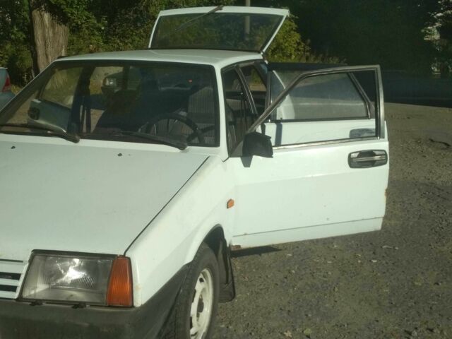 Белый ВАЗ 2109, объемом двигателя 1.5 л и пробегом 352 тыс. км за 900 $, фото 2 на Automoto.ua