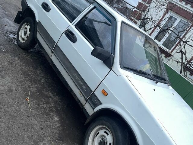 Белый ВАЗ 2109, объемом двигателя 1.5 л и пробегом 100 тыс. км за 650 $, фото 1 на Automoto.ua
