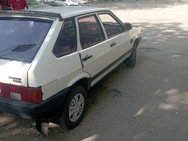 Білий ВАЗ 2109, об'ємом двигуна 2 л та пробігом 111 тис. км за 800 $, фото 2 на Automoto.ua