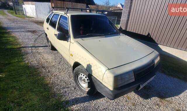 Бежевый ВАЗ 2109, объемом двигателя 1.5 л и пробегом 300 тыс. км за 900 $, фото 4 на Automoto.ua