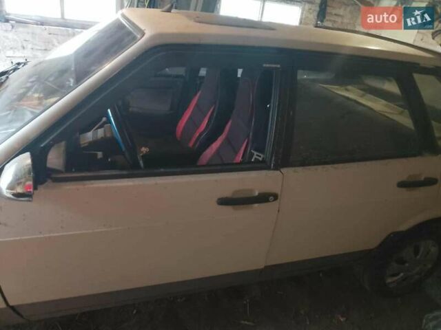 Бежевый ВАЗ 2109, объемом двигателя 1.5 л и пробегом 100 тыс. км за 1100 $, фото 2 на Automoto.ua