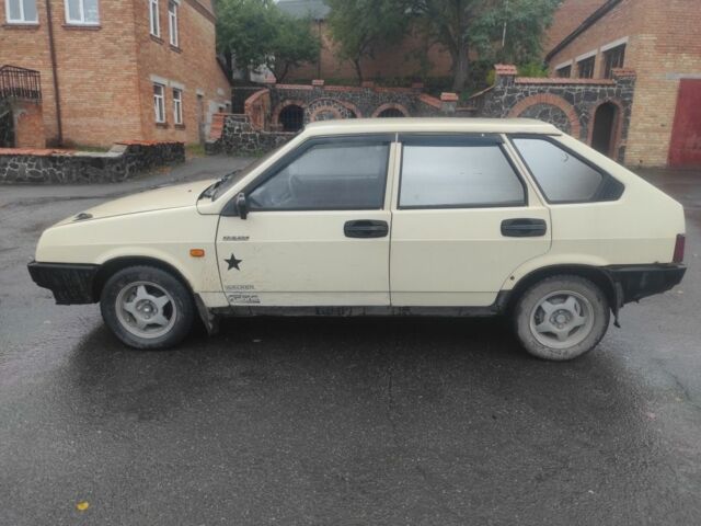 Бежевый ВАЗ 2109, объемом двигателя 1.3 л и пробегом 200 тыс. км за 900 $, фото 1 на Automoto.ua