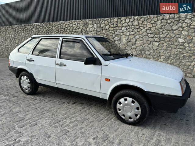 Бежевый ВАЗ 2109, объемом двигателя 1.6 л и пробегом 200 тыс. км за 800 $, фото 3 на Automoto.ua