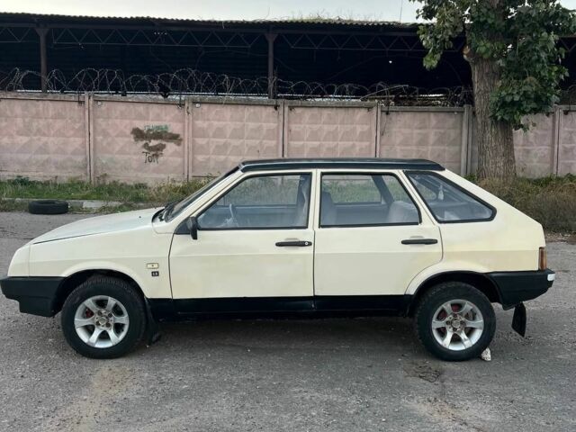 Бежевый ВАЗ 2109, объемом двигателя 1.1 л и пробегом 250 тыс. км за 800 $, фото 2 на Automoto.ua