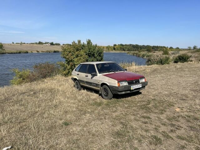 Бежевий ВАЗ 2109, об'ємом двигуна 1.3 л та пробігом 300 тис. км за 678 $, фото 1 на Automoto.ua