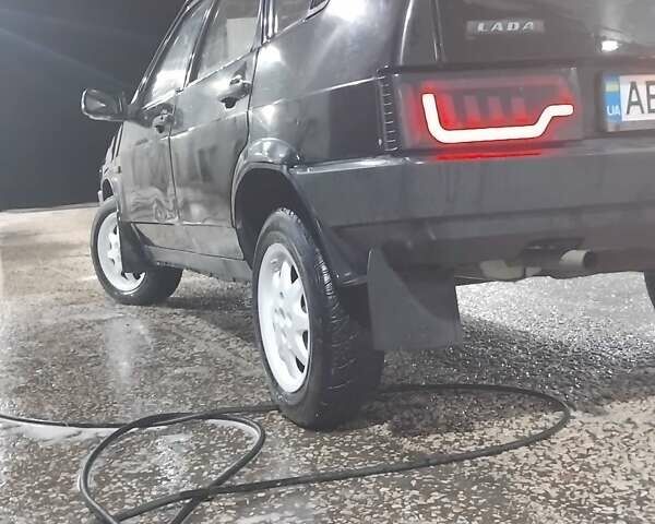 Черный ВАЗ 2109, объемом двигателя 1.5 л и пробегом 200 тыс. км за 1078 $, фото 2 на Automoto.ua