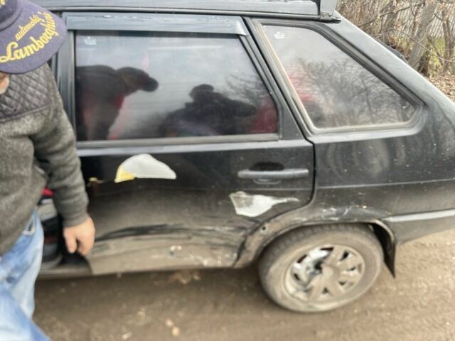 Черный ВАЗ 2109, объемом двигателя 1.5 л и пробегом 1000 тыс. км за 1000 $, фото 3 на Automoto.ua