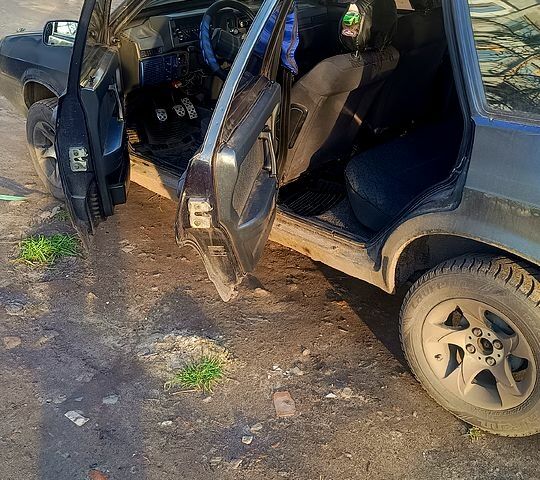 Чорний ВАЗ 2109, об'ємом двигуна 1.5 л та пробігом 340 тис. км за 650 $, фото 6 на Automoto.ua