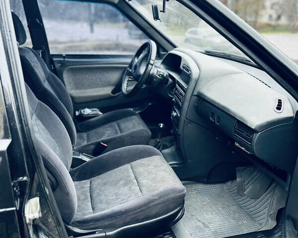 Черный ВАЗ 2109, объемом двигателя 1.6 л и пробегом 28 тыс. км за 1750 $, фото 24 на Automoto.ua