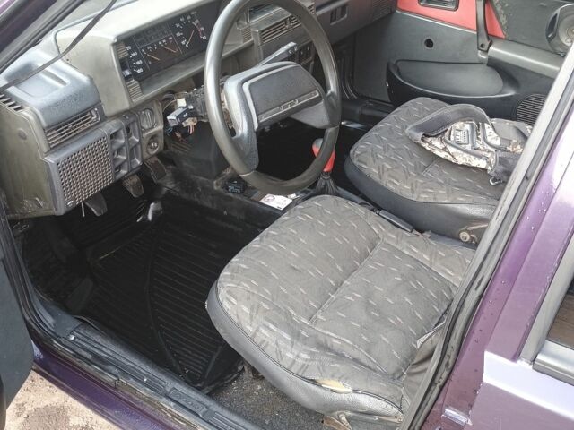 Фиолетовый ВАЗ 2109, объемом двигателя 0 л и пробегом 300 тыс. км за 950 $, фото 4 на Automoto.ua