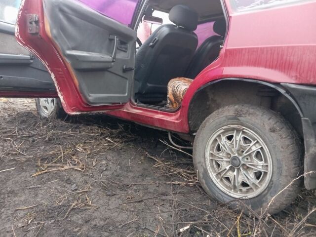 Красный ВАЗ 2109, объемом двигателя 1.5 л и пробегом 370 тыс. км за 404 $, фото 7 на Automoto.ua