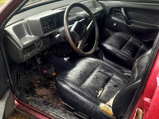 Красный ВАЗ 2109, объемом двигателя 1.3 л и пробегом 200 тыс. км за 750 $, фото 6 на Automoto.ua