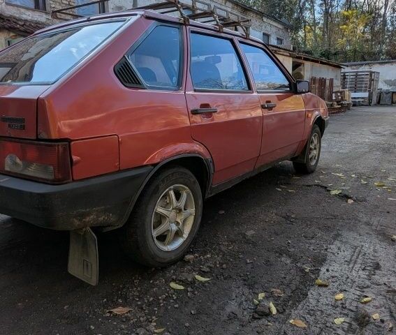 Красный ВАЗ 2109, объемом двигателя 1.3 л и пробегом 60 тыс. км за 657 $, фото 3 на Automoto.ua