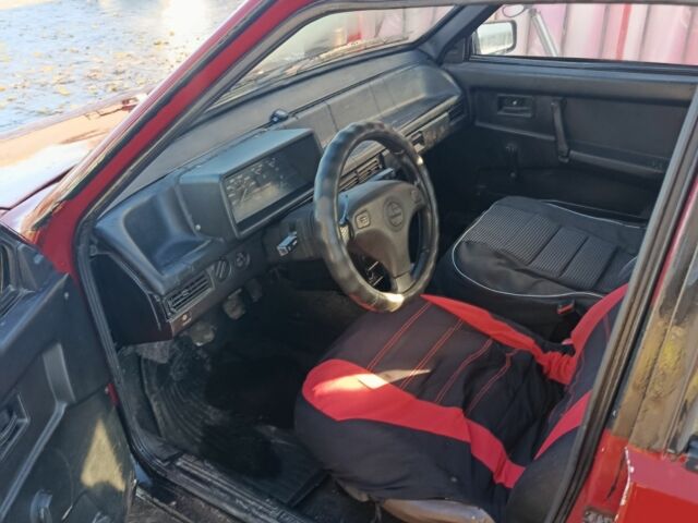 Красный ВАЗ 2109, объемом двигателя 1 л и пробегом 1000 тыс. км за 450 $, фото 5 на Automoto.ua