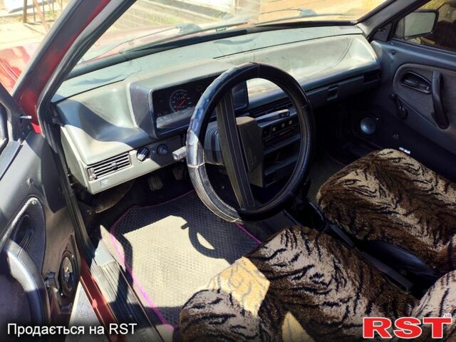 Красный ВАЗ 2109, объемом двигателя 1.3 л и пробегом 200 тыс. км за 950 $, фото 4 на Automoto.ua