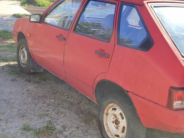 Красный ВАЗ 2109, объемом двигателя 1.5 л и пробегом 300 тыс. км за 500 $, фото 2 на Automoto.ua