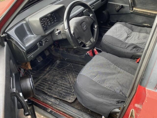 Красный ВАЗ 2109, объемом двигателя 1.5 л и пробегом 50 тыс. км за 600 $, фото 5 на Automoto.ua