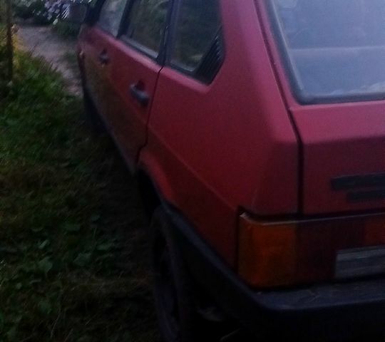 Красный ВАЗ 2109, объемом двигателя 1.3 л и пробегом 250 тыс. км за 1200 $, фото 3 на Automoto.ua