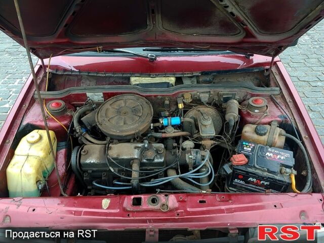 Красный ВАЗ 2109, объемом двигателя 1.5 л и пробегом 215 тыс. км за 1000 $, фото 6 на Automoto.ua