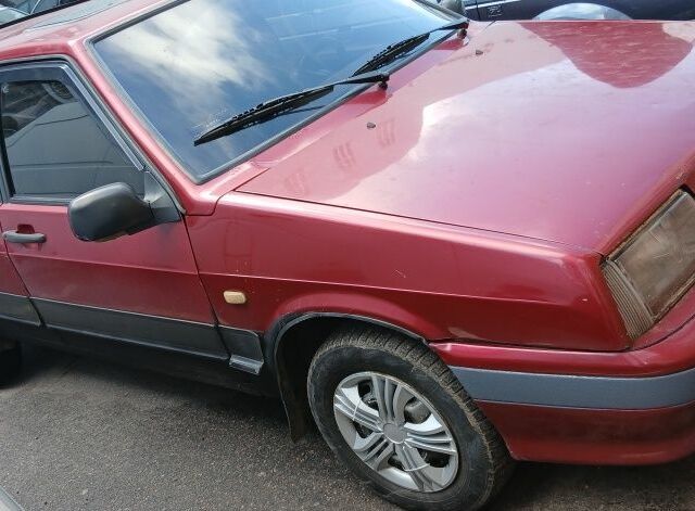 Красный ВАЗ 2109, объемом двигателя 1 л и пробегом 310 тыс. км за 950 $, фото 2 на Automoto.ua