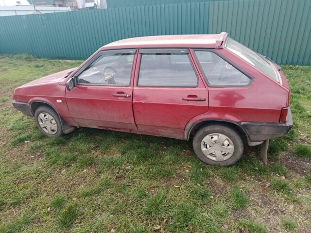 Красный ВАЗ 2109, объемом двигателя 2 л и пробегом 200 тыс. км за 650 $, фото 4 на Automoto.ua