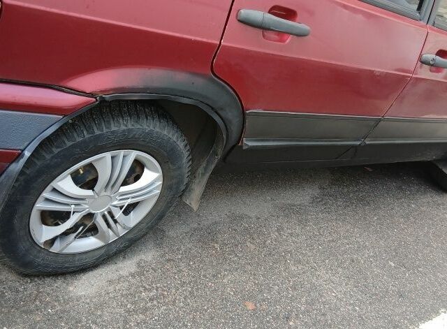 Красный ВАЗ 2109, объемом двигателя 1 л и пробегом 310 тыс. км за 950 $, фото 4 на Automoto.ua