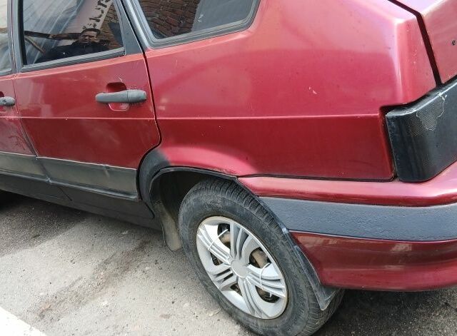 Красный ВАЗ 2109, объемом двигателя 1 л и пробегом 310 тыс. км за 950 $, фото 5 на Automoto.ua