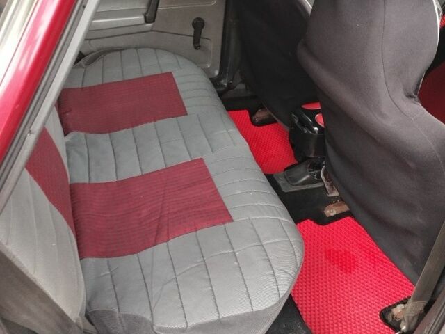 Красный ВАЗ 2109, объемом двигателя 1 л и пробегом 400 тыс. км за 900 $, фото 4 на Automoto.ua