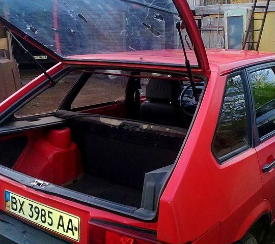 Красный ВАЗ 2109, объемом двигателя 1.5 л и пробегом 365 тыс. км за 550 $, фото 3 на Automoto.ua