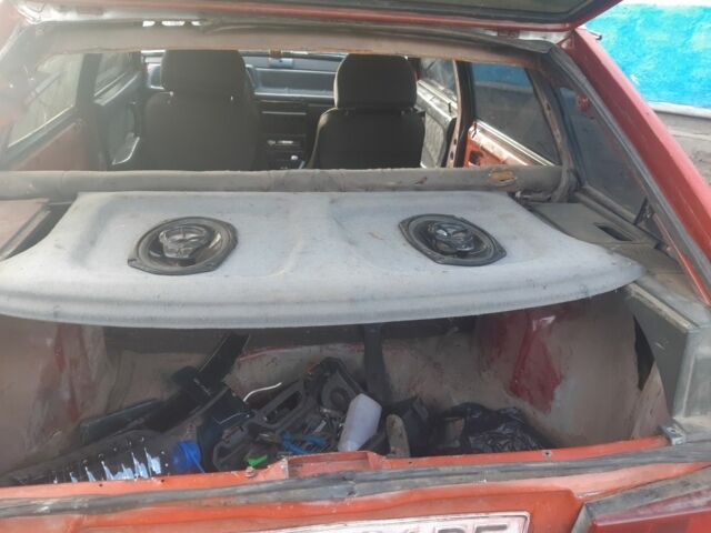 Красный ВАЗ 2109, объемом двигателя 1.5 л и пробегом 248 тыс. км за 600 $, фото 4 на Automoto.ua