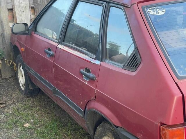 Красный ВАЗ 2109, объемом двигателя 1.5 л и пробегом 260 тыс. км за 647 $, фото 1 на Automoto.ua