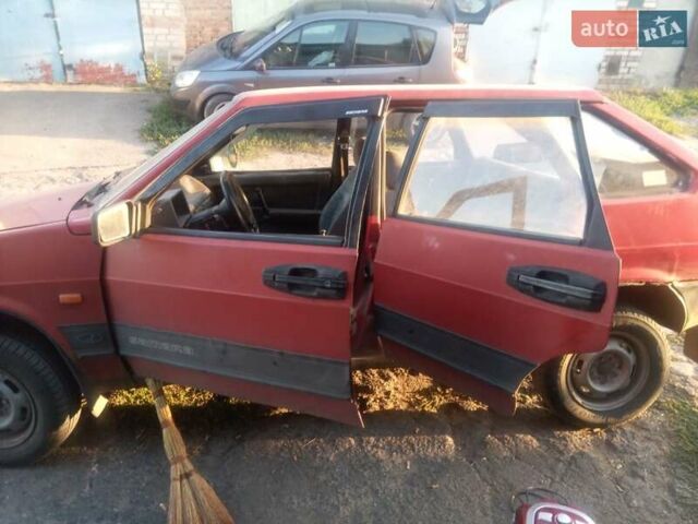 Красный ВАЗ 2109, объемом двигателя 1.5 л и пробегом 200 тыс. км за 1050 $, фото 3 на Automoto.ua