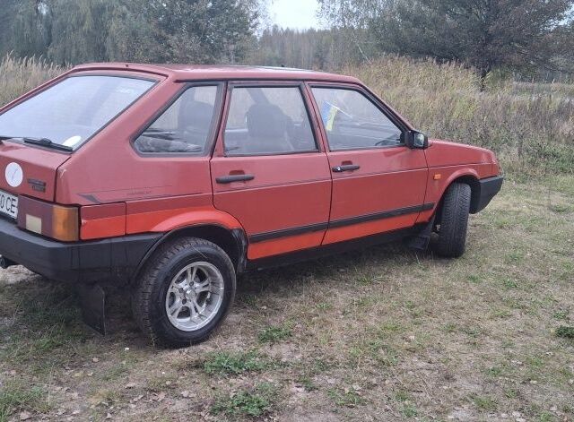 Красный ВАЗ 2109, объемом двигателя 1.3 л и пробегом 140 тыс. км за 1500 $, фото 3 на Automoto.ua