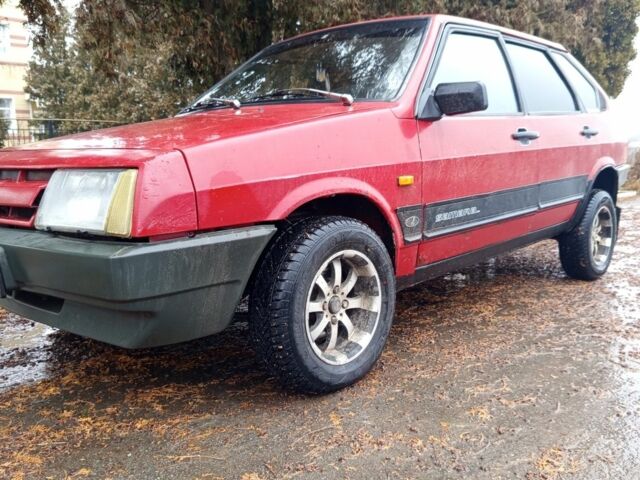 Красный ВАЗ 2109, объемом двигателя 1.5 л и пробегом 150 тыс. км за 946 $, фото 2 на Automoto.ua