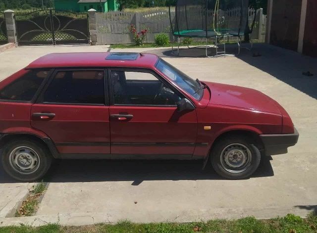 Красный ВАЗ 2109, объемом двигателя 0 л и пробегом 79 тыс. км за 716 $, фото 2 на Automoto.ua