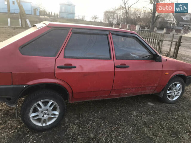Красный ВАЗ 2109, объемом двигателя 1.5 л и пробегом 300 тыс. км за 1100 $, фото 1 на Automoto.ua