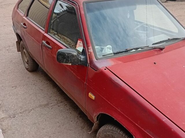 Красный ВАЗ 2109, объемом двигателя 1 л и пробегом 358 тыс. км за 403 $, фото 2 на Automoto.ua
