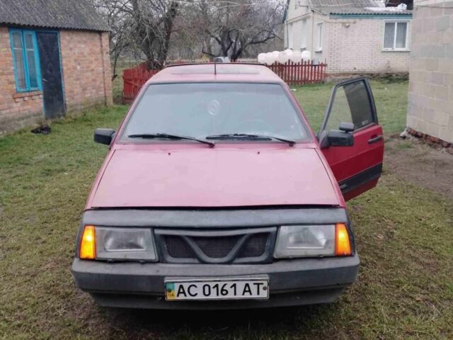 Красный ВАЗ 2109, объемом двигателя 1 л и пробегом 200 тыс. км за 650 $, фото 2 на Automoto.ua