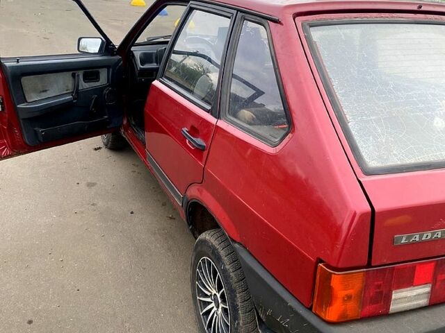Красный ВАЗ 2109, объемом двигателя 1.5 л и пробегом 200 тыс. км за 1500 $, фото 2 на Automoto.ua