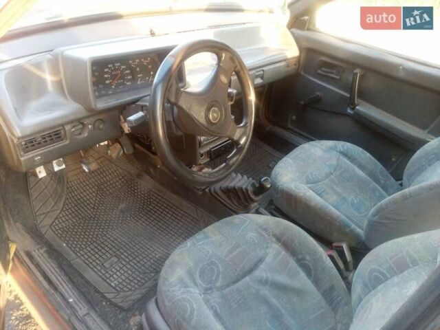 Красный ВАЗ 2109, объемом двигателя 1.5 л и пробегом 200 тыс. км за 1050 $, фото 2 на Automoto.ua