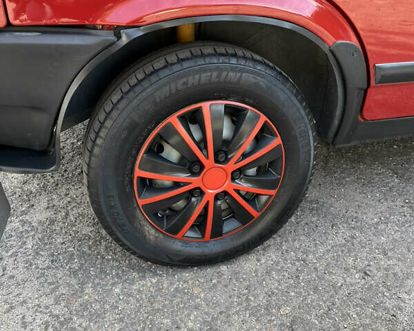 Красный ВАЗ 2109, объемом двигателя 1.5 л и пробегом 57 тыс. км за 2000 $, фото 1 на Automoto.ua