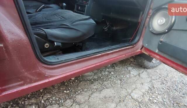 ВАЗ 2109 1994 у Дніпро (Дніпропетровську) на Automoto.ua Червоний ВАЗ 2109, об'ємом двигуна 1.29 л та пробігом 200 тис. км за 1200 $, фото 4 на Automoto.ua