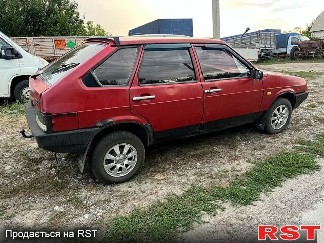 Красный ВАЗ 2109, объемом двигателя 1.5 л и пробегом 200 тыс. км за 999 $, фото 2 на Automoto.ua