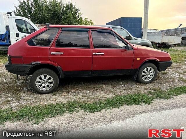 Красный ВАЗ 2109, объемом двигателя 1.5 л и пробегом 200 тыс. км за 999 $, фото 1 на Automoto.ua