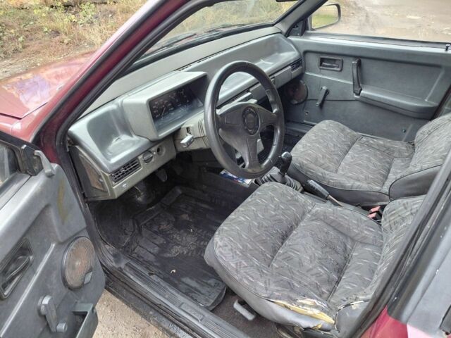 Красный ВАЗ 2109, объемом двигателя 1.5 л и пробегом 300 тыс. км за 650 $, фото 2 на Automoto.ua