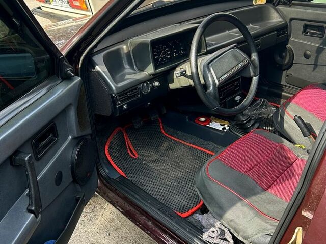 Красный ВАЗ 2109, объемом двигателя 1.5 л и пробегом 62 тыс. км за 2000 $, фото 3 на Automoto.ua